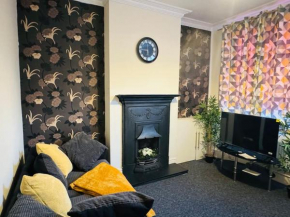 Cosy 2 bedroom house in Leicester- entire house, sleeps 5